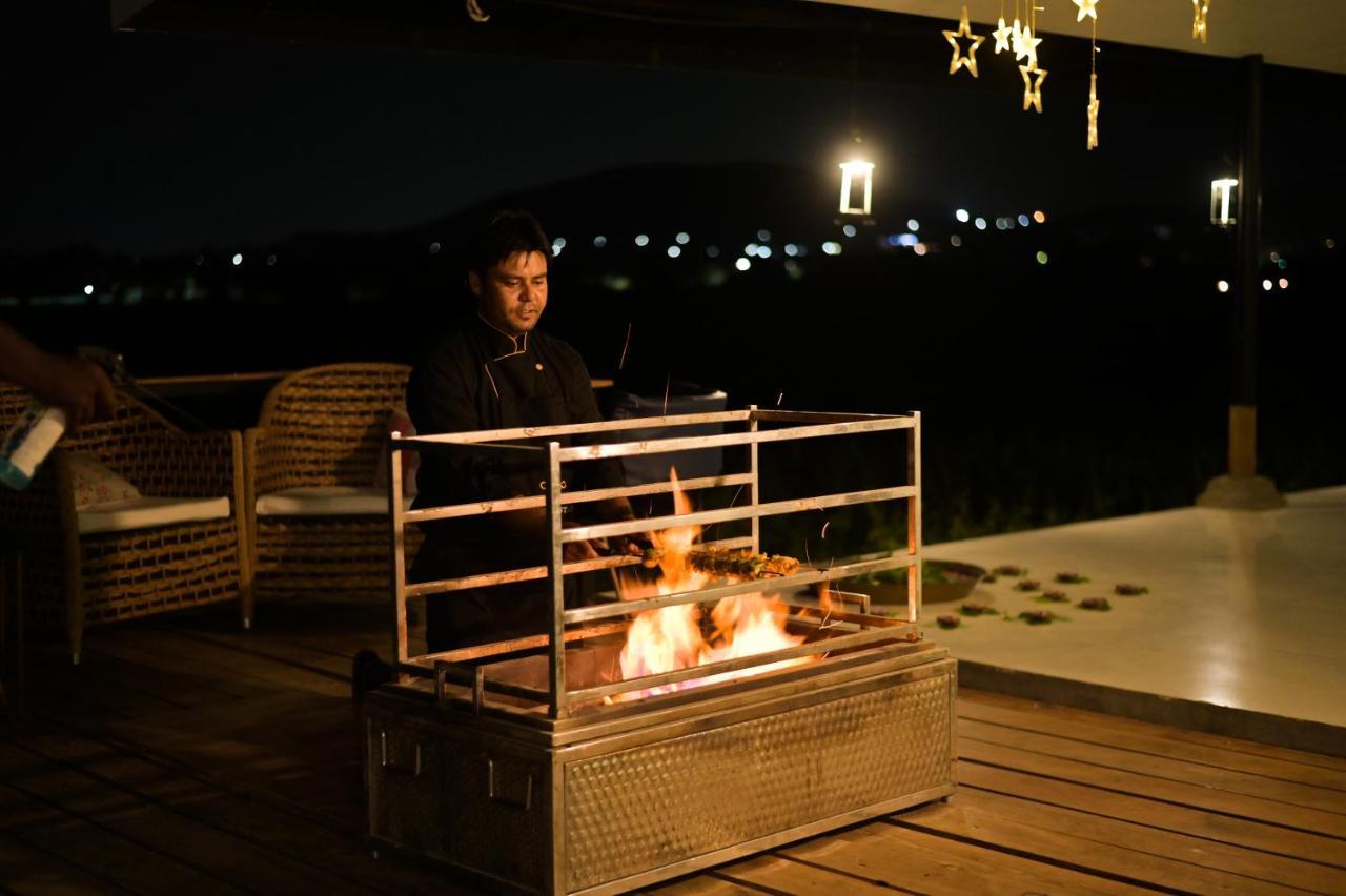 Saffronstays Onellaa, Nashik - Infinity Pool Villa Surrounded By A Vineyard Εξωτερικό φωτογραφία