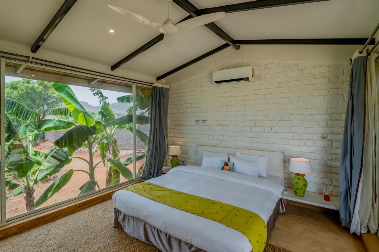 Saffronstays Onellaa, Nashik - Infinity Pool Villa Surrounded By A Vineyard Εξωτερικό φωτογραφία